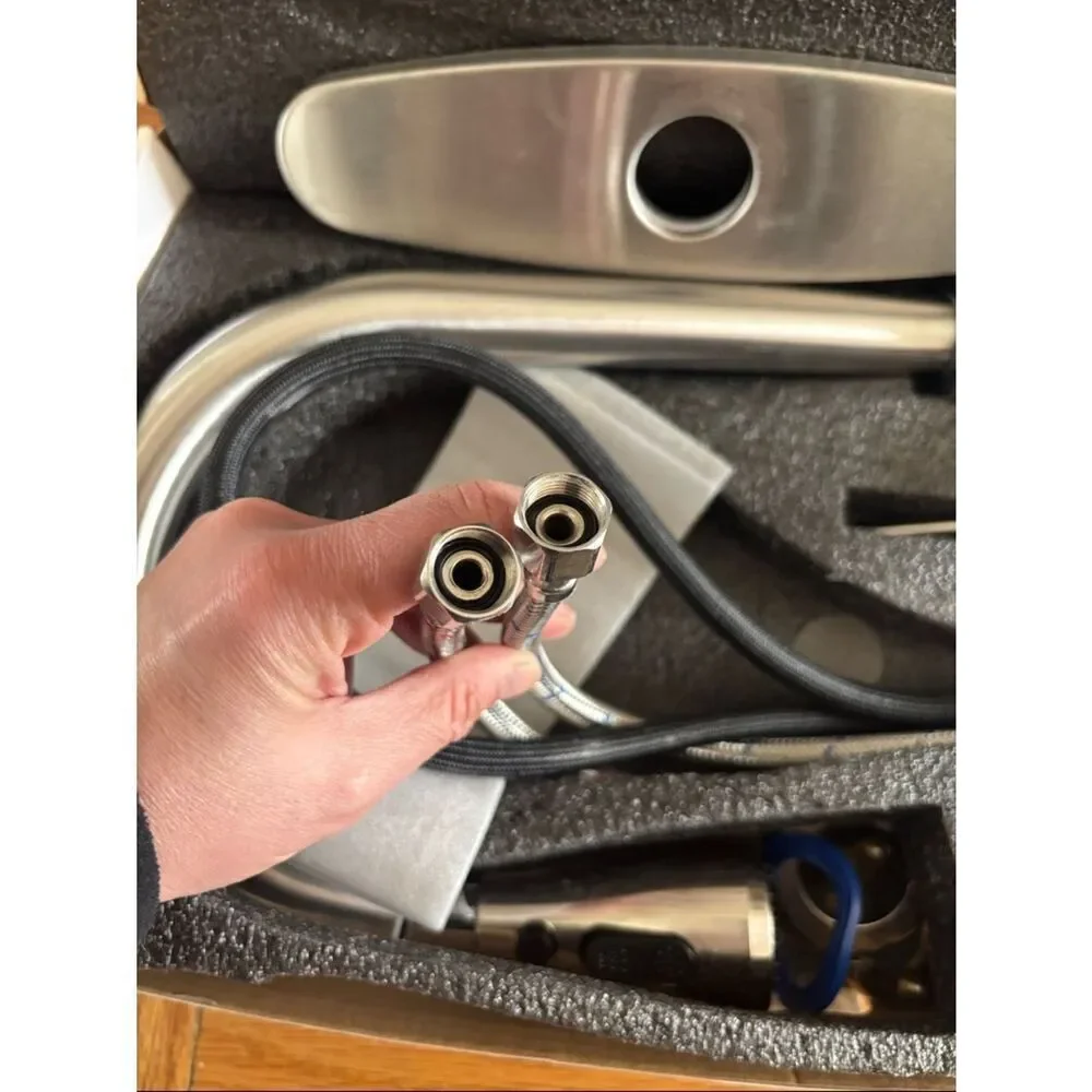 ✨New In Box✨ Single Hole Pull Down Kitchen Faucet Brushed Nickel Has All Parts
